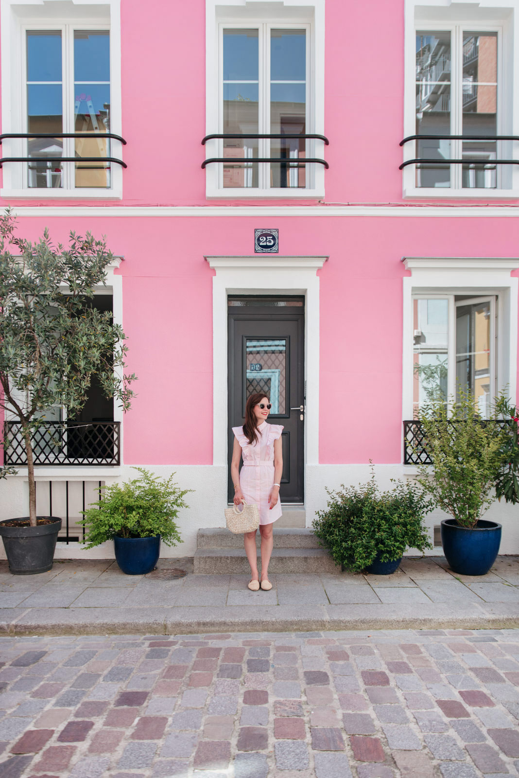 Blog-Mode-And-The-City-Looks-Claudie-Pierlot-robe-rose-volants copie