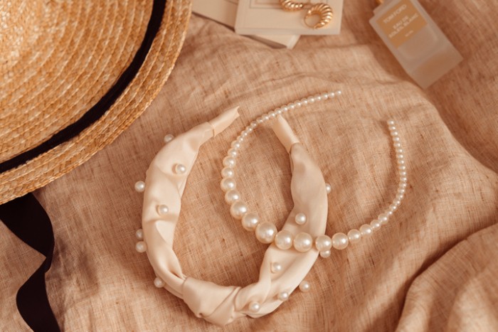 cinq-petites-choses-biographie-serre-tete-hm-perles-08278